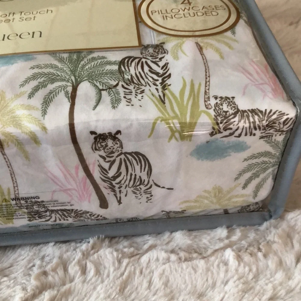 Ivory Road Queen Sheet Set - Pastel Palm & Tiger Print